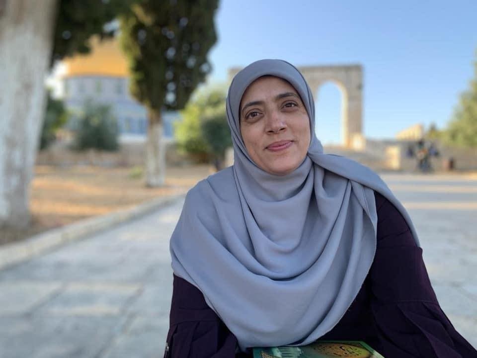 الاحتلال يجدّد إبعاد المرابطة خديجة خويص عن "الأقصى" لـ6 أشهر
